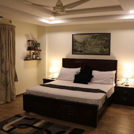 Elegant & Charming One Bed Apartment In Bahria Town Равалпинди Екстериор снимка