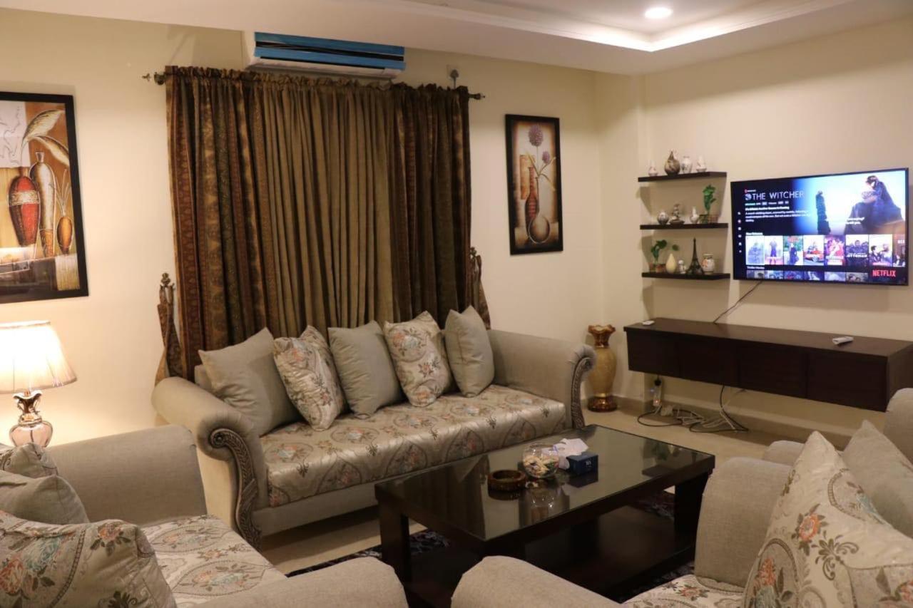 Elegant & Charming One Bed Apartment In Bahria Town Равалпинди Екстериор снимка