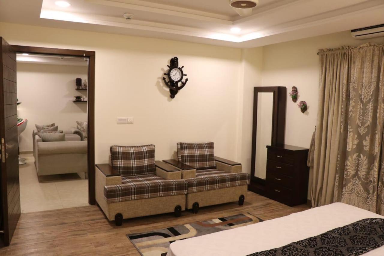 Elegant & Charming One Bed Apartment In Bahria Town Равалпинди Екстериор снимка