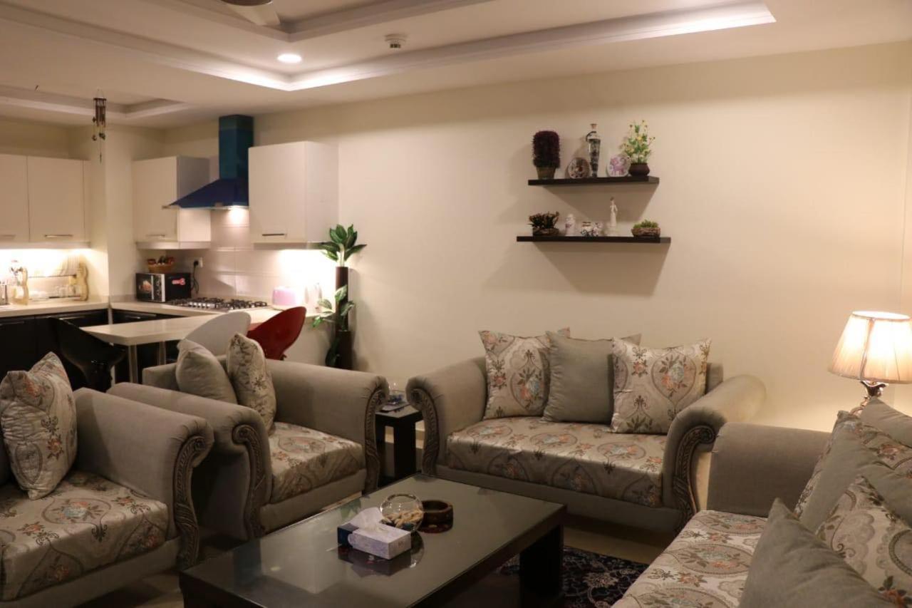 Elegant & Charming One Bed Apartment In Bahria Town Равалпинди Екстериор снимка