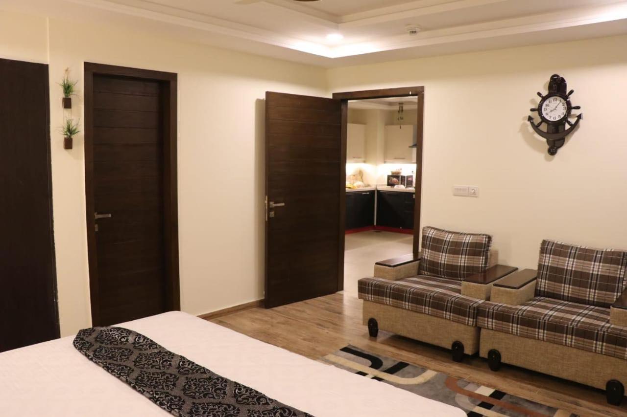 Elegant & Charming One Bed Apartment In Bahria Town Равалпинди Екстериор снимка
